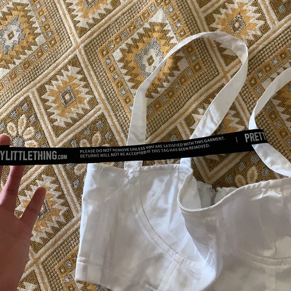 Pretty Little Thing Crop Top // - Picture 5 of 5